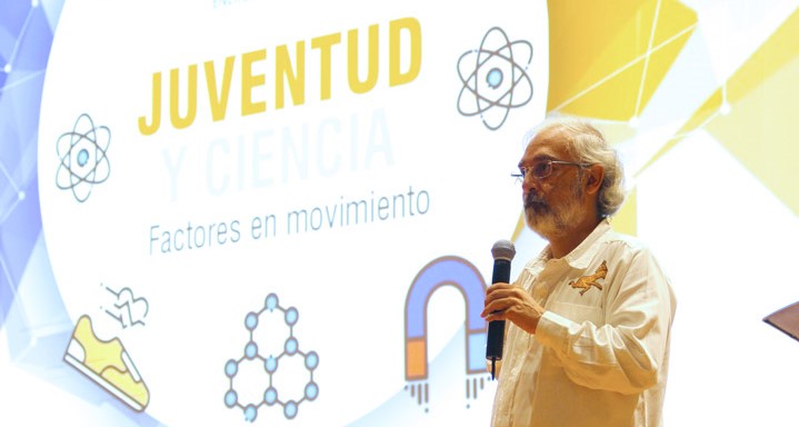 El Dr. del Río, uno de los conferencistas que participaron en el evento, dijo que los jóvenes deben participar en proyectos científicos, tecnológicos e innovadores.