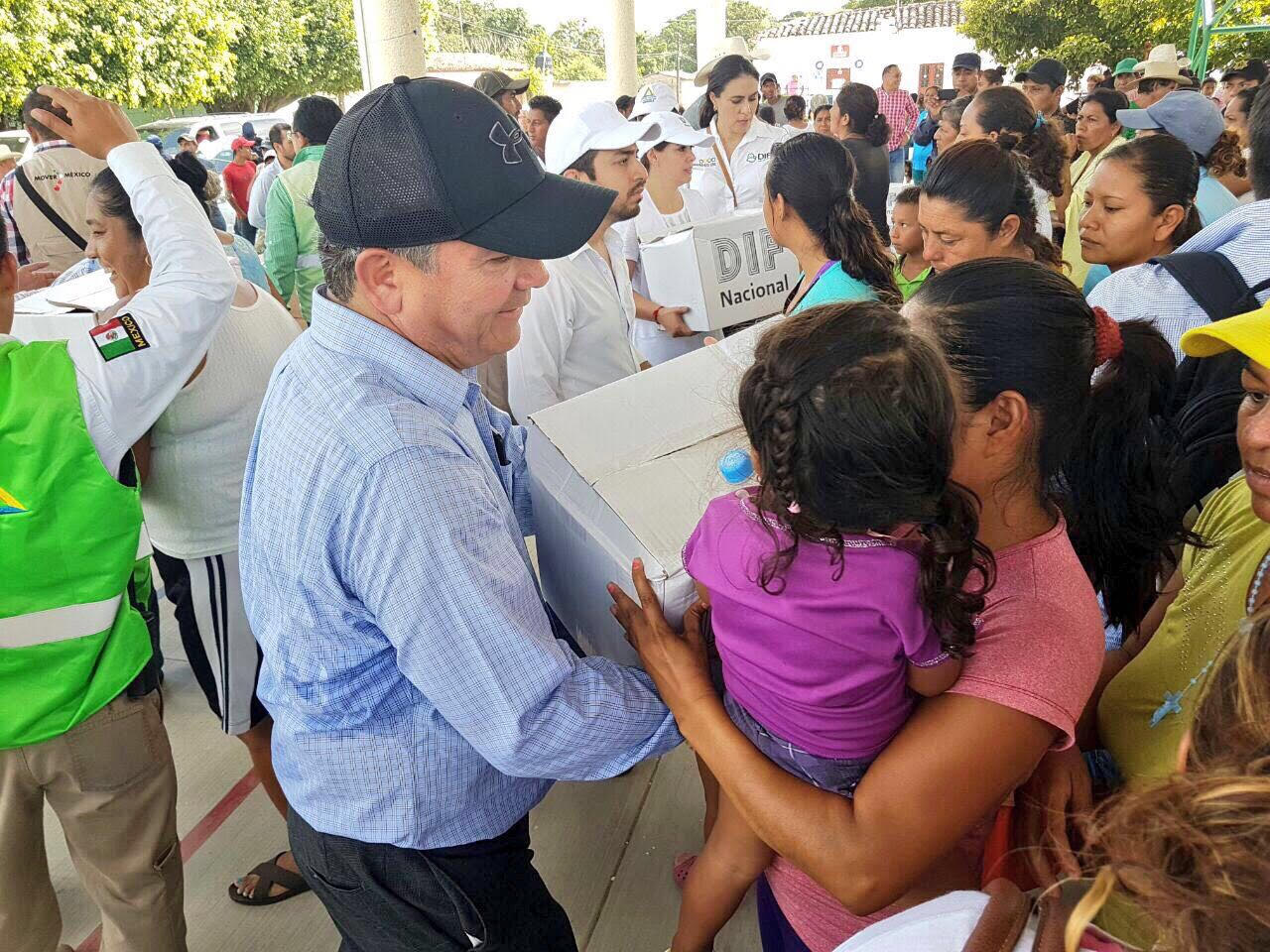 Entrega de despensa a damnificados pos sismo en Chiapas.
