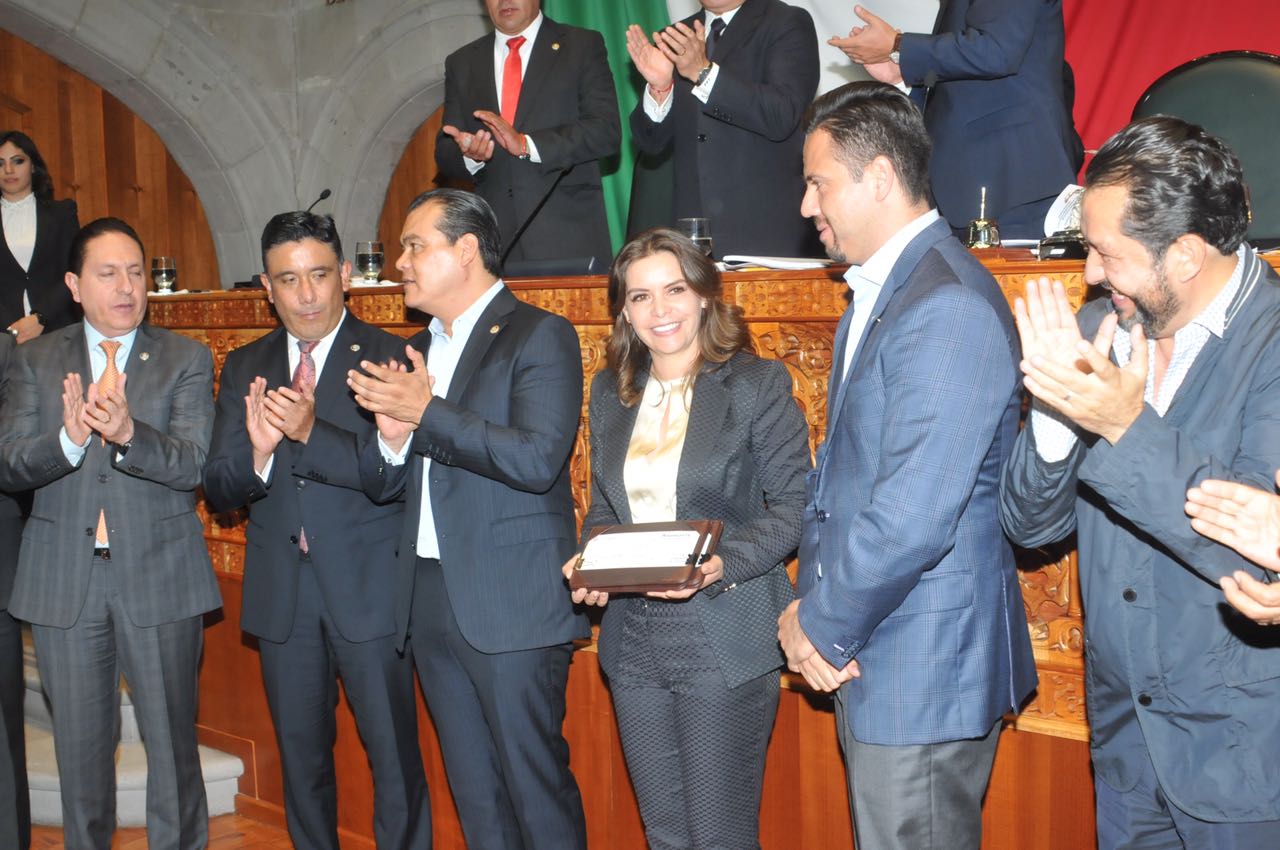 Entrega de donativo económico por parte de la LIX Legislatura del Estado de México.