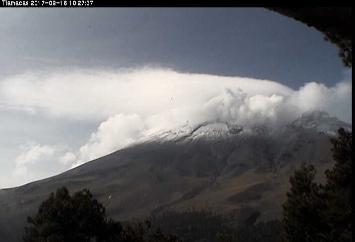 En las últimas 24 horas, por medio de los sistemas de monitoreo del volcán Popocatépetl, se identificaron 224 exhalaciones de baja intensidad, además un sismo volcanotectónico, el día de ayer a las 15:56 h. 
