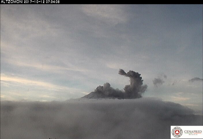 En las últimas 24 horas, por medio de los sistemas de monitoreo sísmico del volcán Popocatépetl, se identificaron 51 exhalaciones de baja intensidad
