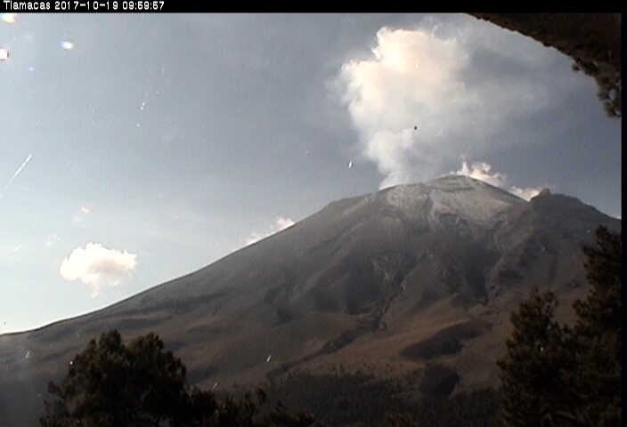 En las últimas 24 horas, por medio de los sistemas de monitoreo sísmico del volcán Popocatépetl, se identificaron 480 exhalaciones de baja intensidad acompañadas de vapor de agua, gas y ligeras cantidades de ceniza