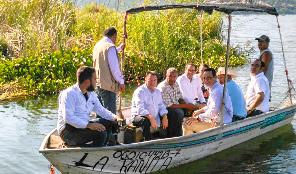 El evento fue encabezado por el Gobernador de Colima, José Ignacio Peralta Sánchez, quien reconoció el compromiso del Comisionado Mario Aguilar Sánchez hacia el sector pesquero y acuícola de la entidad.