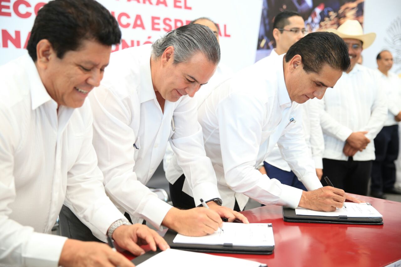 Los gobernadores de Michoacán, Silvano Aureoles y de Guerrero, Héctor Astudillo Flores, así como los Alcaldes de Lázaro Cárdenas, La Unión y Zihuatanejo suscriben Convenio con la AFDZEE.