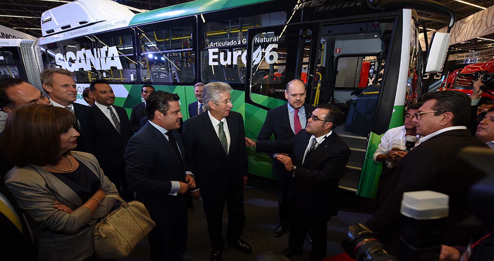 El 77 por ciento del comercio entre México y EUA se moviliza en autotransporte: GRE