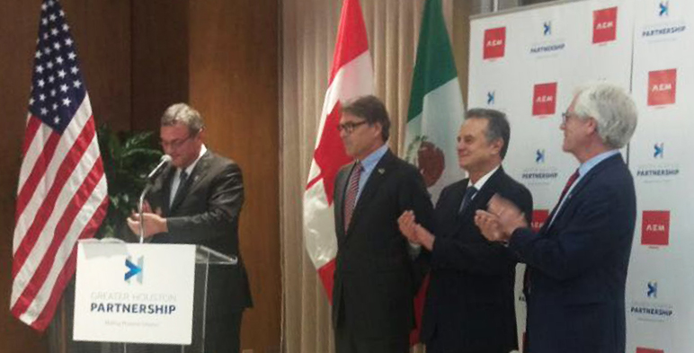 El Secretario de Energía, Pedro Joaquín Coldwell, anunció que la SENER y el CONACYT lanzaron la Convocatoria para la creación del Centro Mexicano de Captura, Uso y Almacenamiento de Dióxido de Carbono o CO2 (CEMCCUS).