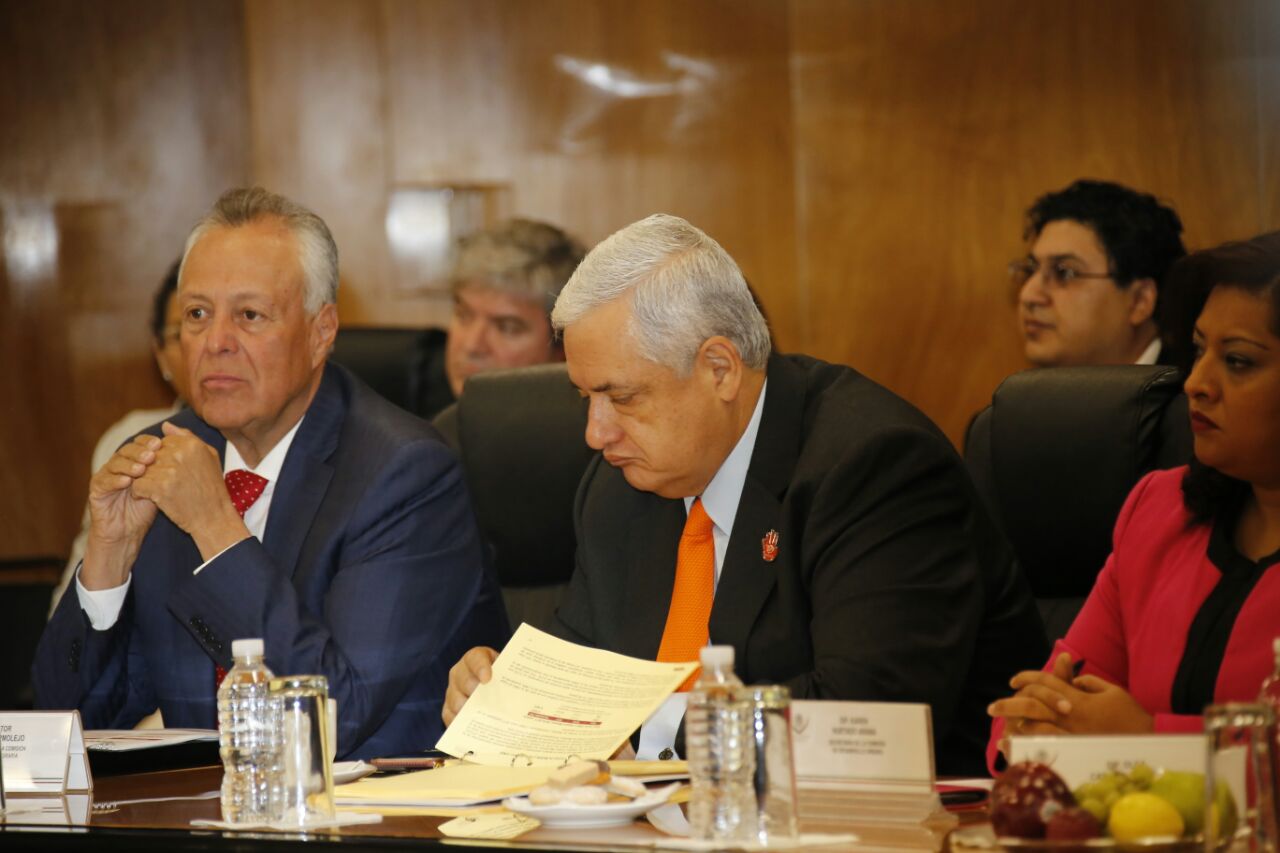 El Vocal Ejecutivo, Luis Antonio Godina, durante la reunión con Comisiones Unidas de la Cámara de Diputados.