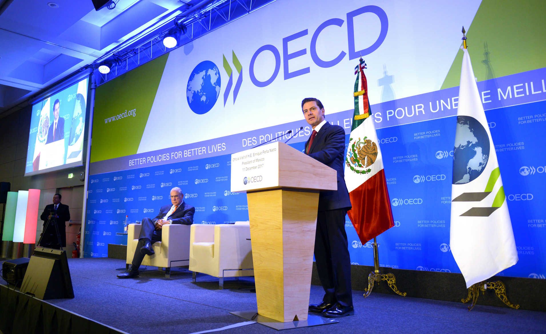 El Primer Mandatario expresó su agradecimiento a la OCDE por la entrega del estudio Hacia un México más fuerte e incluyente. Avances y desafíos de las Reformas.