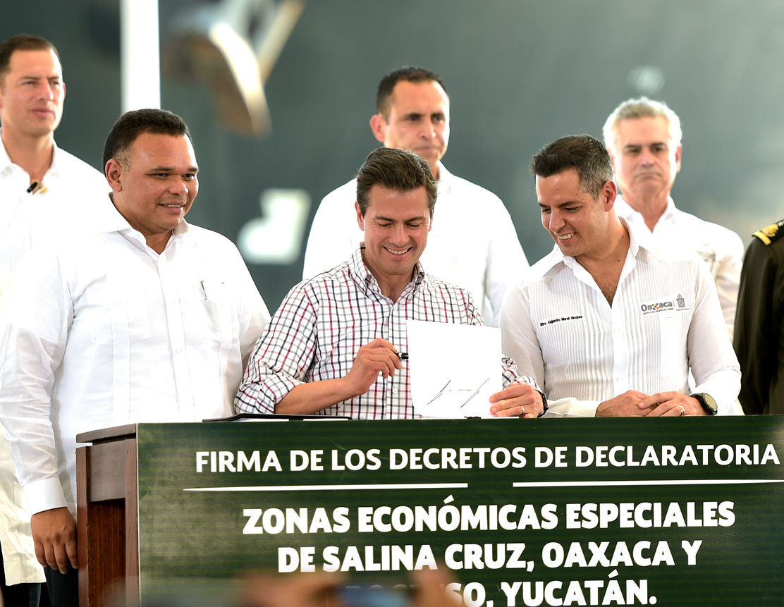 Firma de los decretos de declaratoria de las Zonas Económicas Especiales de Salina Cruz, Oaxaca y Progreso, Yucatán