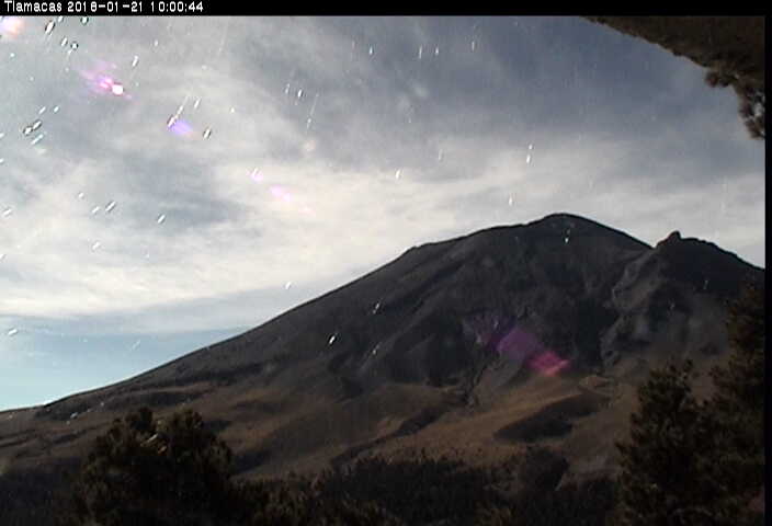 En las últimas 24 horas, por medio de los sistemas de monitoreo del volcán Popocatépetl, se identificaron 67 exhalaciones de baja intensidad acompañadas de vapor de agua. Adicionalmente, se registraron 92 minutos de tremor armónico y una explosión.