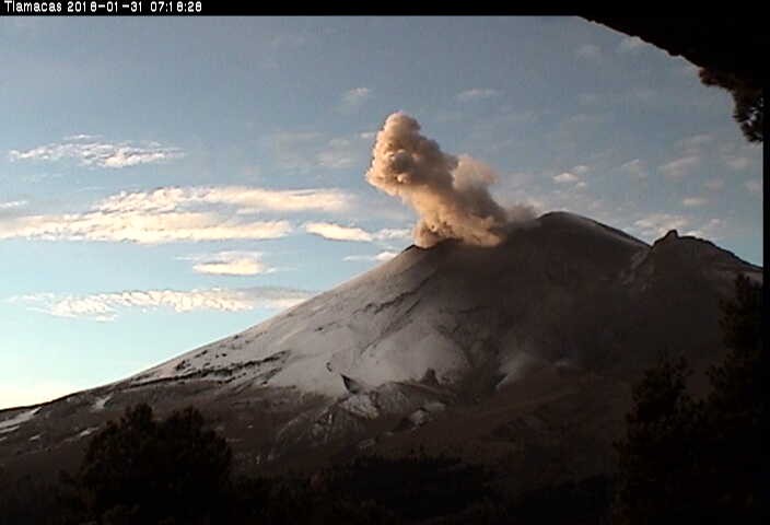 En las últimas 24 horas, por medio de los sistemas de monitoreo del volcán Popocatépetl, se identificaron 160 exhalaciones de baja intensidad, tres explosiones y 55 minutos de tremor.