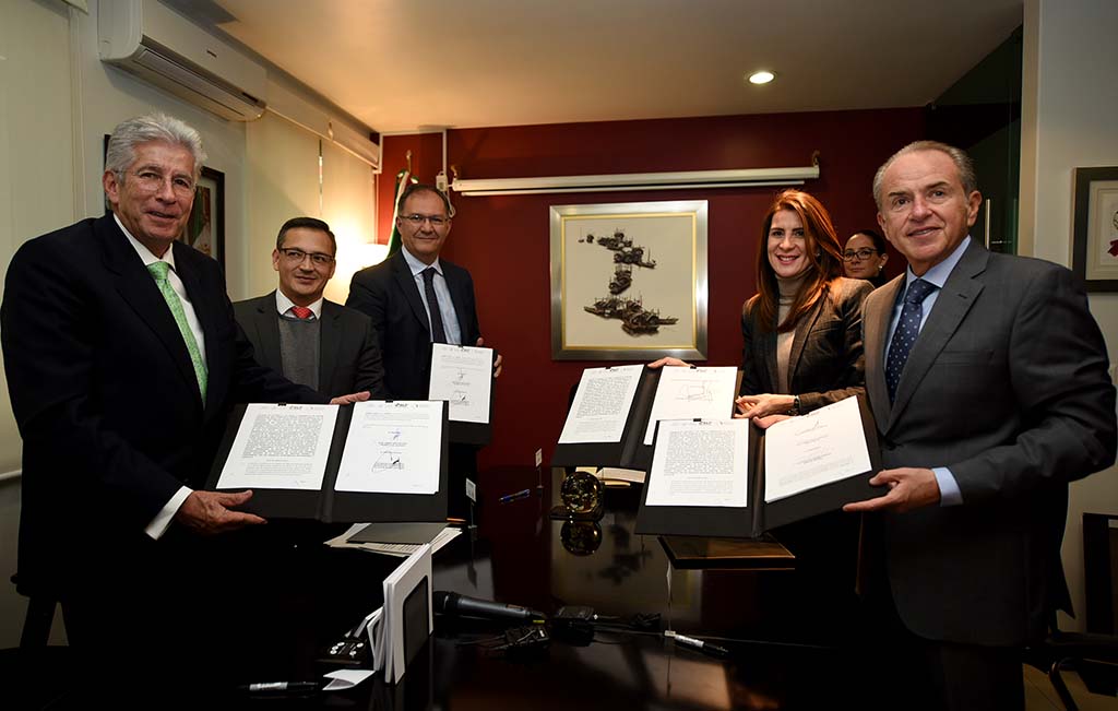 El gobierno de San Luis Potosí representado por el gobernador de ese Estado, Juan Manuel Carreras López, suscribió el convenio de adhesión  de la Política Inmobiliaria del gobierno federal.