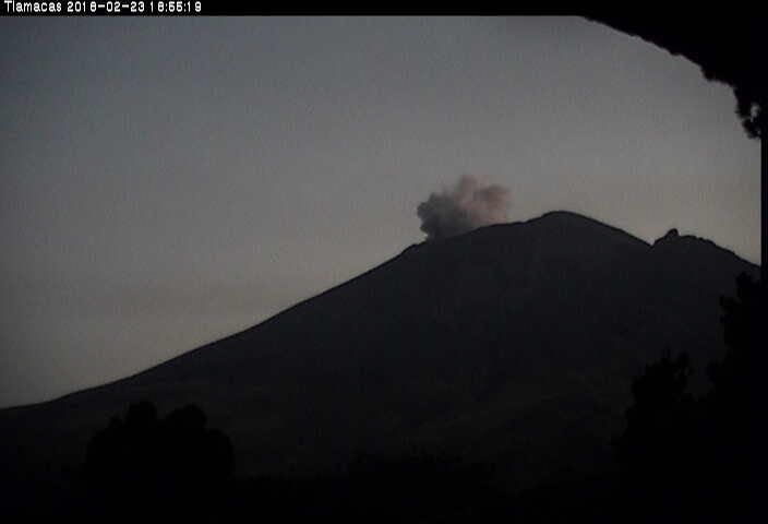 En las últimas 24 horas, por medio de los sistemas de monitoreo del volcán Popocatépetl, se identificaron 85 exhalaciones de baja intensidad, acompañadas de vapor de agua y gas. 
