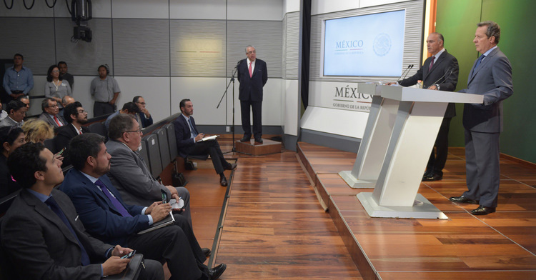 "Con políticas que vinculan el crecimiento de la economía, con el desarrollo de las familias del campo, el Gobierno cumple el compromiso de ofrecer a los mexicanos una economía más competitiva, diversa y con oportunidades de éxito": ESH