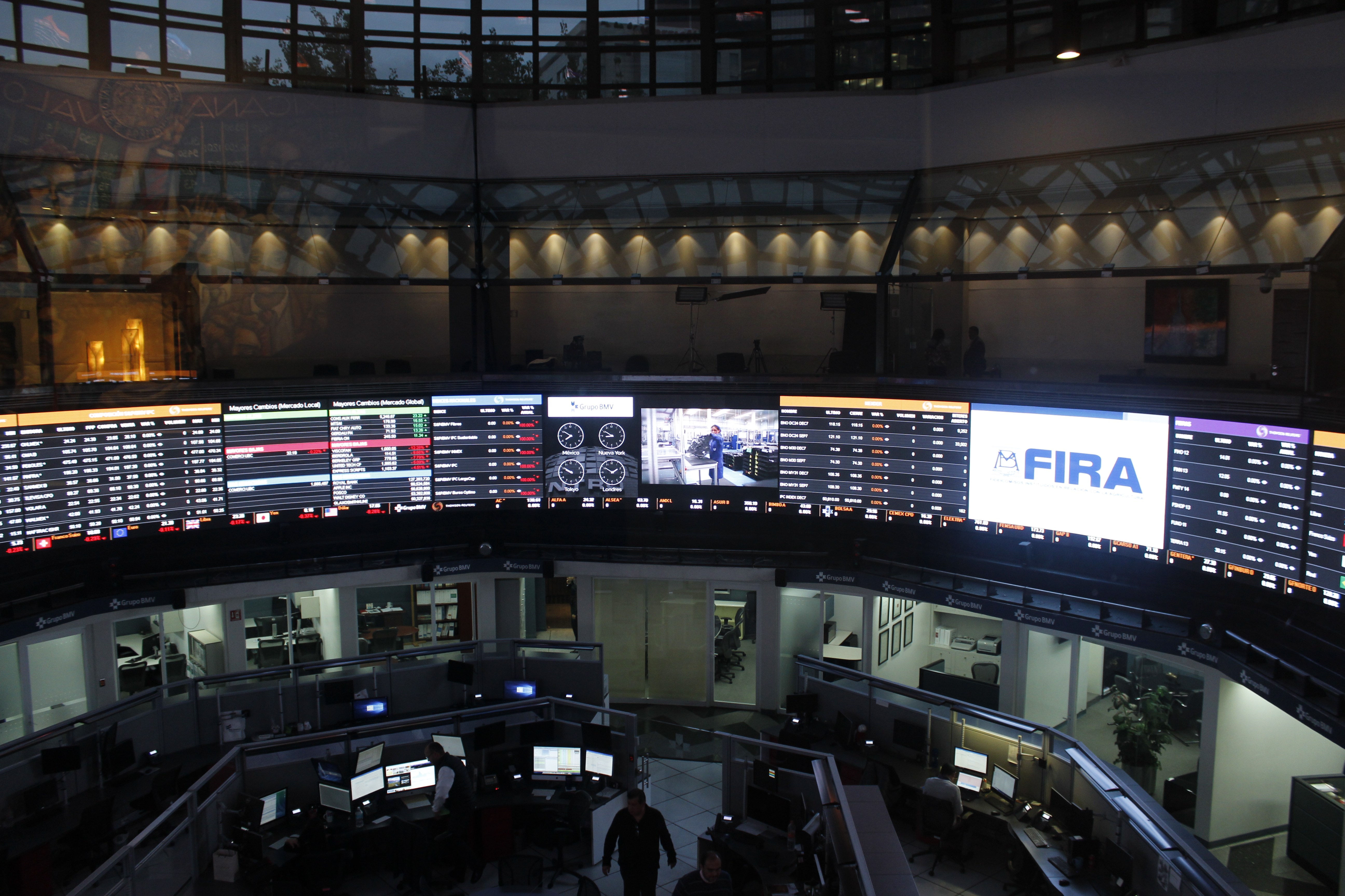 FIRA coloca con gran éxito $5,750 millones de pesos en su primera emisión de este año en el mercado bursátil.