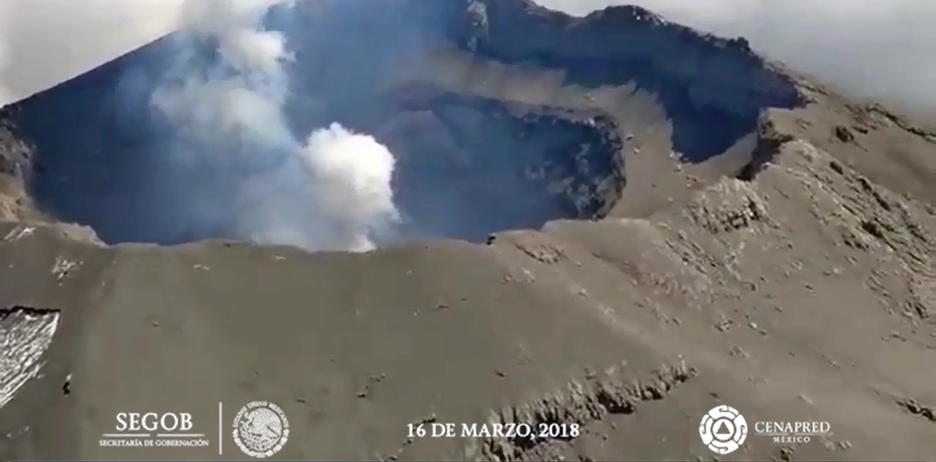 El día de hoy se realizó, con apoyo de la Policía Federal, un sobrevuelo de reconocimiento al volcán Popocatépetl.