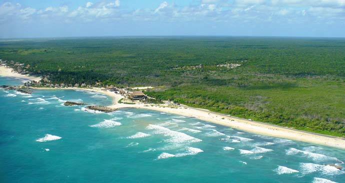 Se ubica al Este de la Península de Yucatán y cuenta con cinco ecorregiones marinas denominadas Plataforma del Golfo de México Sur.