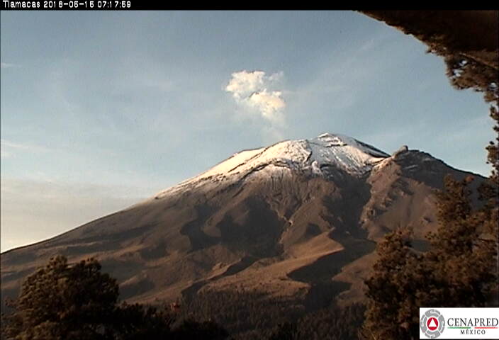 En las últimas 24 horas, por medio de los sistemas de monitoreo del volcán Popocatépetl, se identificaron 67 exhalaciones de baja intensidad acompañadas de vapor de agua y gas (imagen 1) . Además de una explosión registrada ayer a las 14:52 h. 