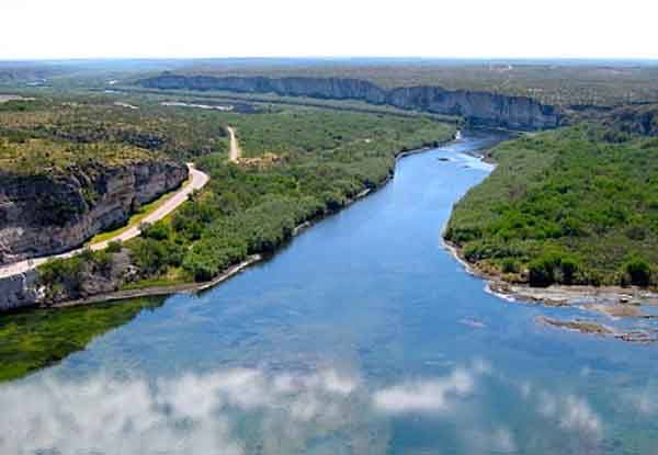 Comprende la zona federal del Río Bravo a lo largo 279.8 Kilómetros.