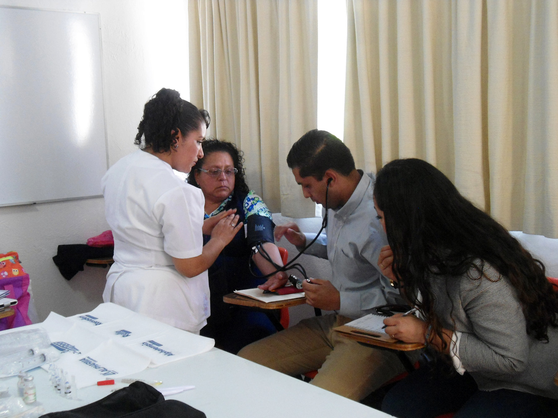 
Trabajadores del Inapam, en la Ciudad de México, participaron en un evento denominado Jornadas de Salud, que comprendió numerosas actividades encaminadas al cuidado de la salud, primeros auxilios y, en general, mejores hábitos de vida.