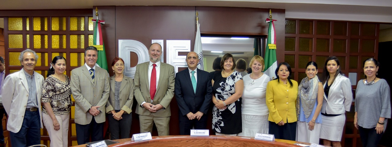 Representantes de DIF Nacional se reúnen con el Embajador de Hungría en México.