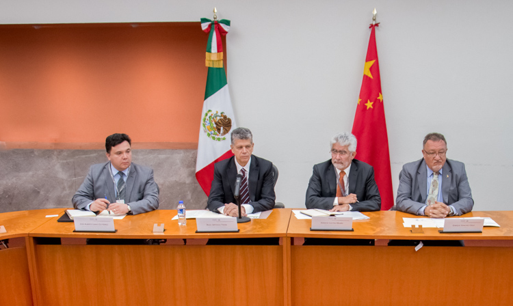 Funcionarios de México y China
