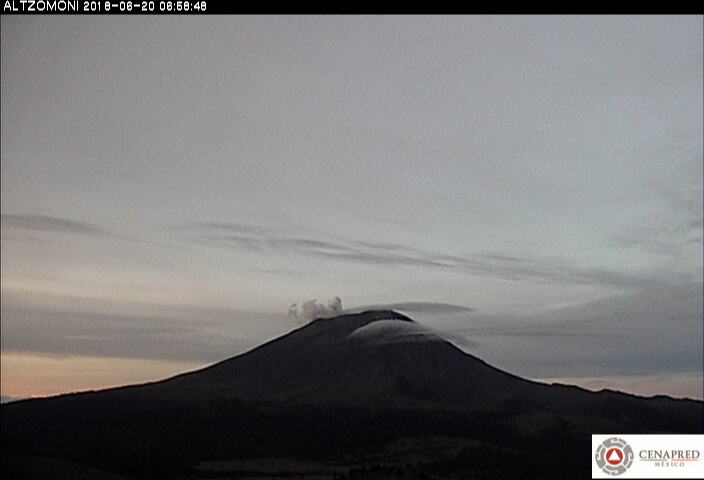En las últimas 24 horas, por medio de los sistemas de monitoreo del volcán Popocatépetl se identificaron 79 exhalaciones de baja intensidad