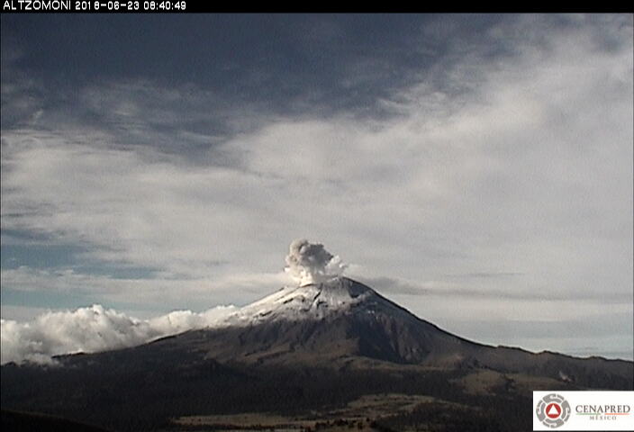 En las últimas 24 horas, por medio de los sistemas de monitoreo del volcán Popocatépetl se identificaron 94 exhalaciones de baja intensidad acompañadas de vapor de agua, gas y ocasionalmente pequeñas cantidades de ceniza.