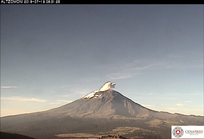 En las últimas 24 horas, por medio de los sistemas de monitoreo del volcán Popocatépetl se identificaron 51 exhalaciones de baja intensidad, una explosión el día de hoy a las 8:31 h y dos sismos vulcanotectónicos.