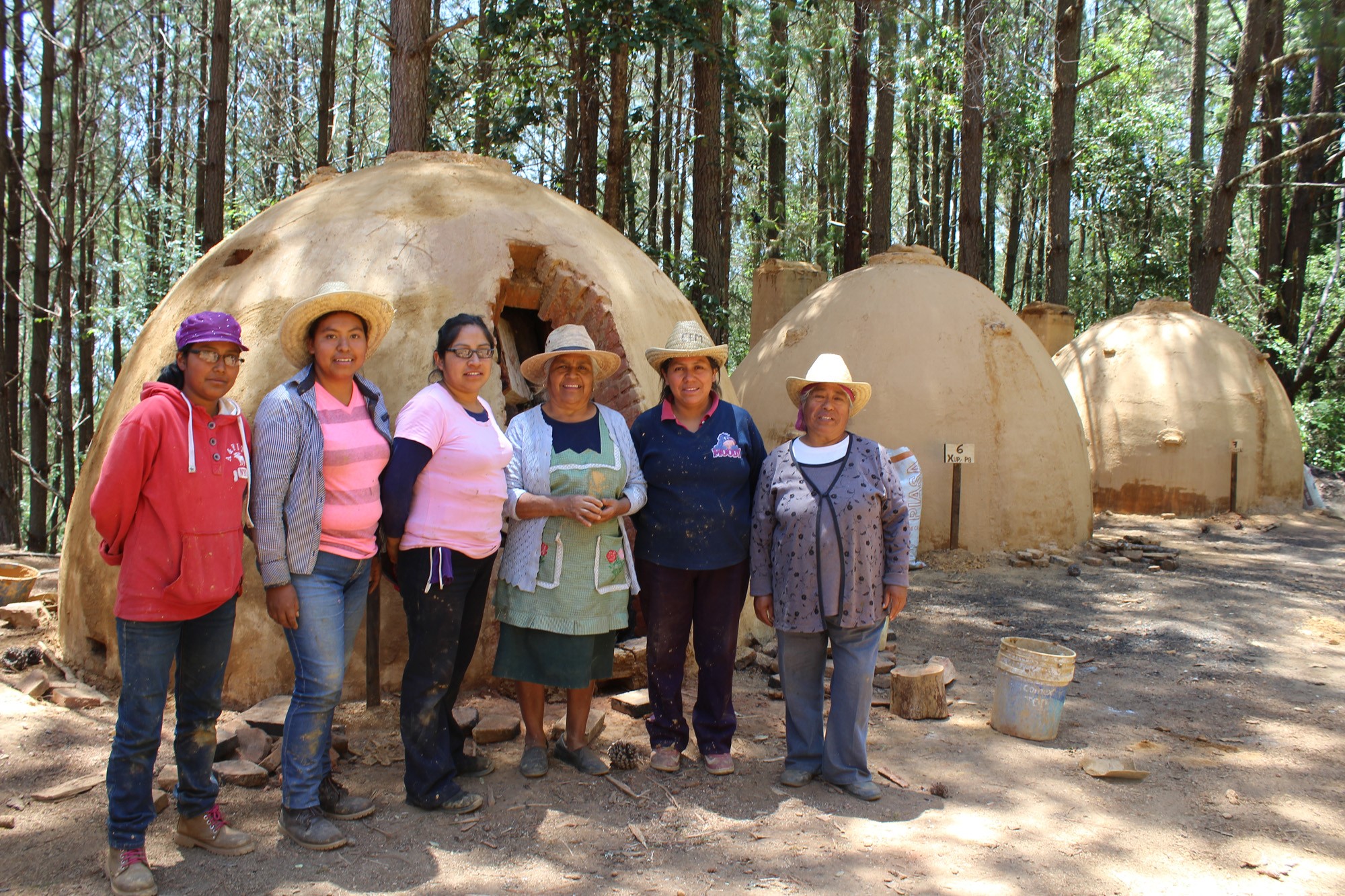 Mujeres productoras de carbón de Oaxaca