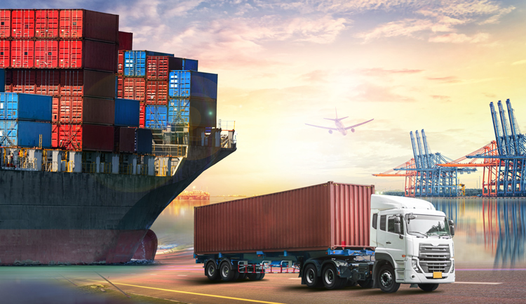 Imagen que muestra unos contenedores en un buque de carga, un trailer y un avión, para ilustrar actividades de intercambio comercial 