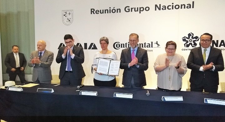 En rueda de prensa en las instalaciones de la UAQ. Campus Aeropuesrto, se firmó el convenio de colaboración.