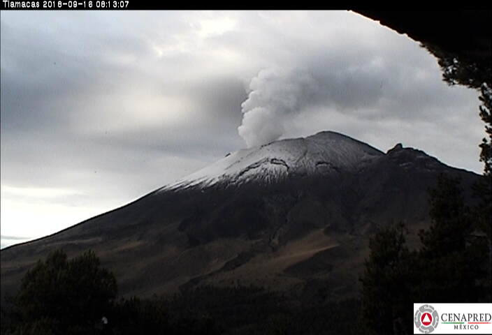 En las últimas 24 horas, por medio de los sistemas de monitoreo del volcán Popocatépetl se identificaron 189 exhalaciones acompañadas de vapor de agua, gas y ligeras cantidades de ceniza, así como una explosión el día de hoy.