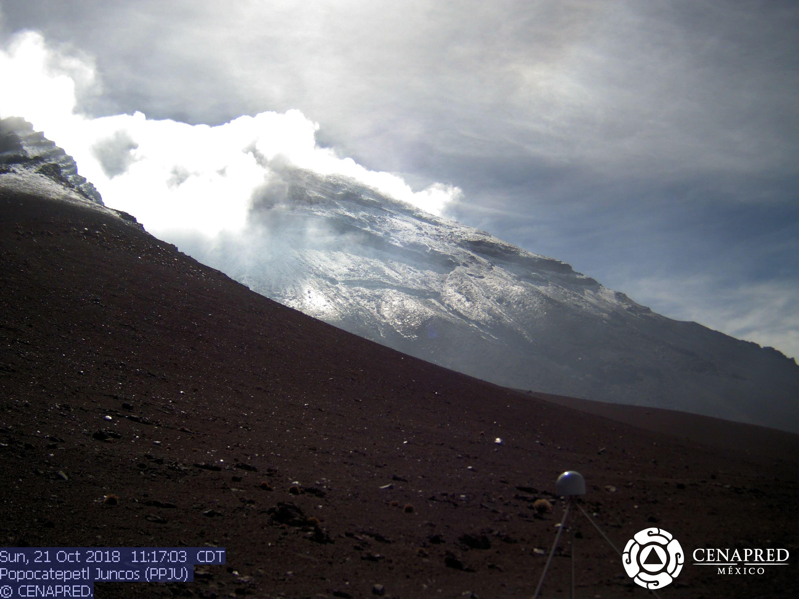 En las últimas 24 horas, por medio de los sistemas de monitoreo del volcán Popocatépetl, se identificaron 36 exhalaciones, acompañadas de vapor de agua y gas. Adicionalmente, el día de ayer se registraron tres eventos de tipo VT