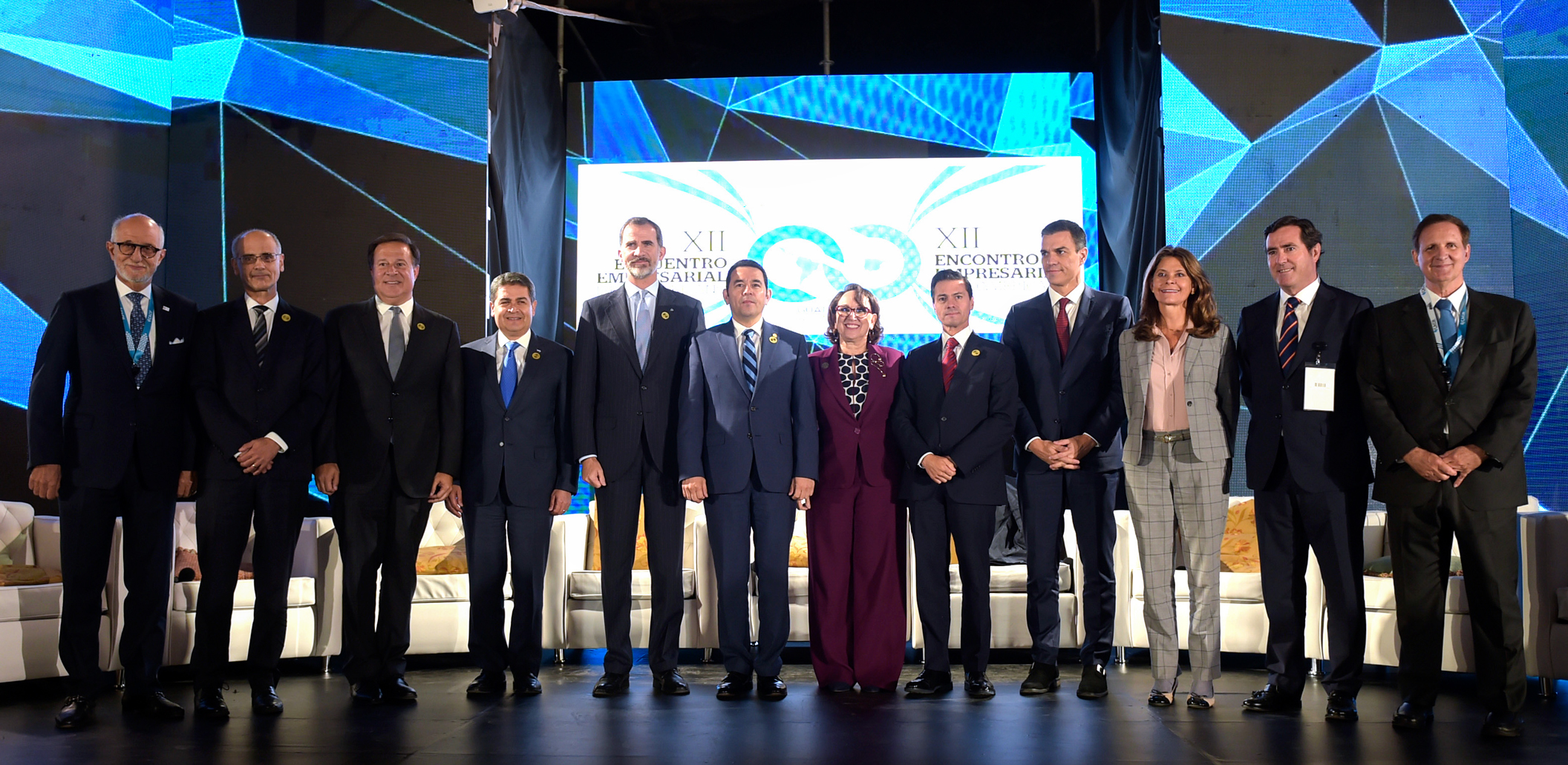 El Presidente de México, Enrique Peña Nieto, participó en la fotografía oficial de los Jefes de Estado y de Gobierno participantes en la XXVI Cumbre Iberoamericana.
