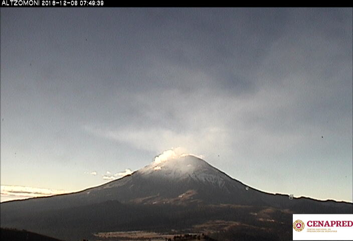 En las últimas 24 horas, por medio de los sistemas de monitoreo del volcán Popocatépetl, se identificaron 65 exhalaciones de baja intensidad.