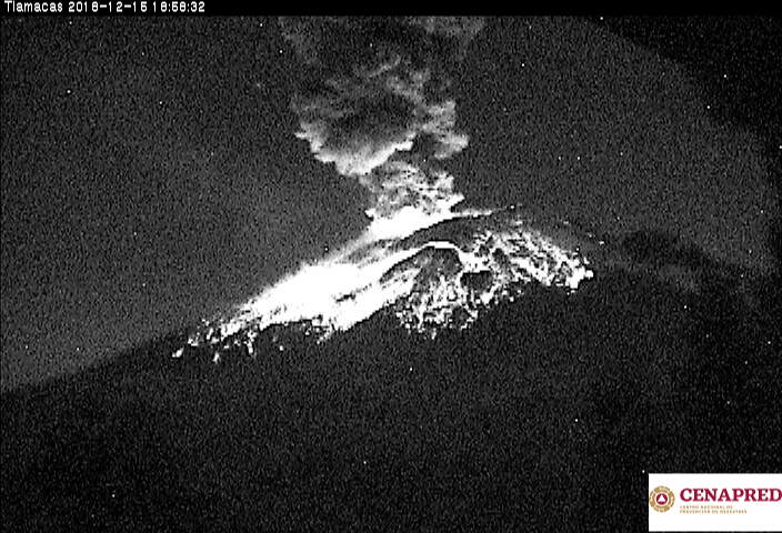 En las últimas 24 horas, por medio de los sistemas de monitoreo del volcán Popocatépetl, se identificaron 147 exhalaciones, dos eventos volcanotectónicos, cinco explosiones y 39 minutos de tremor.
