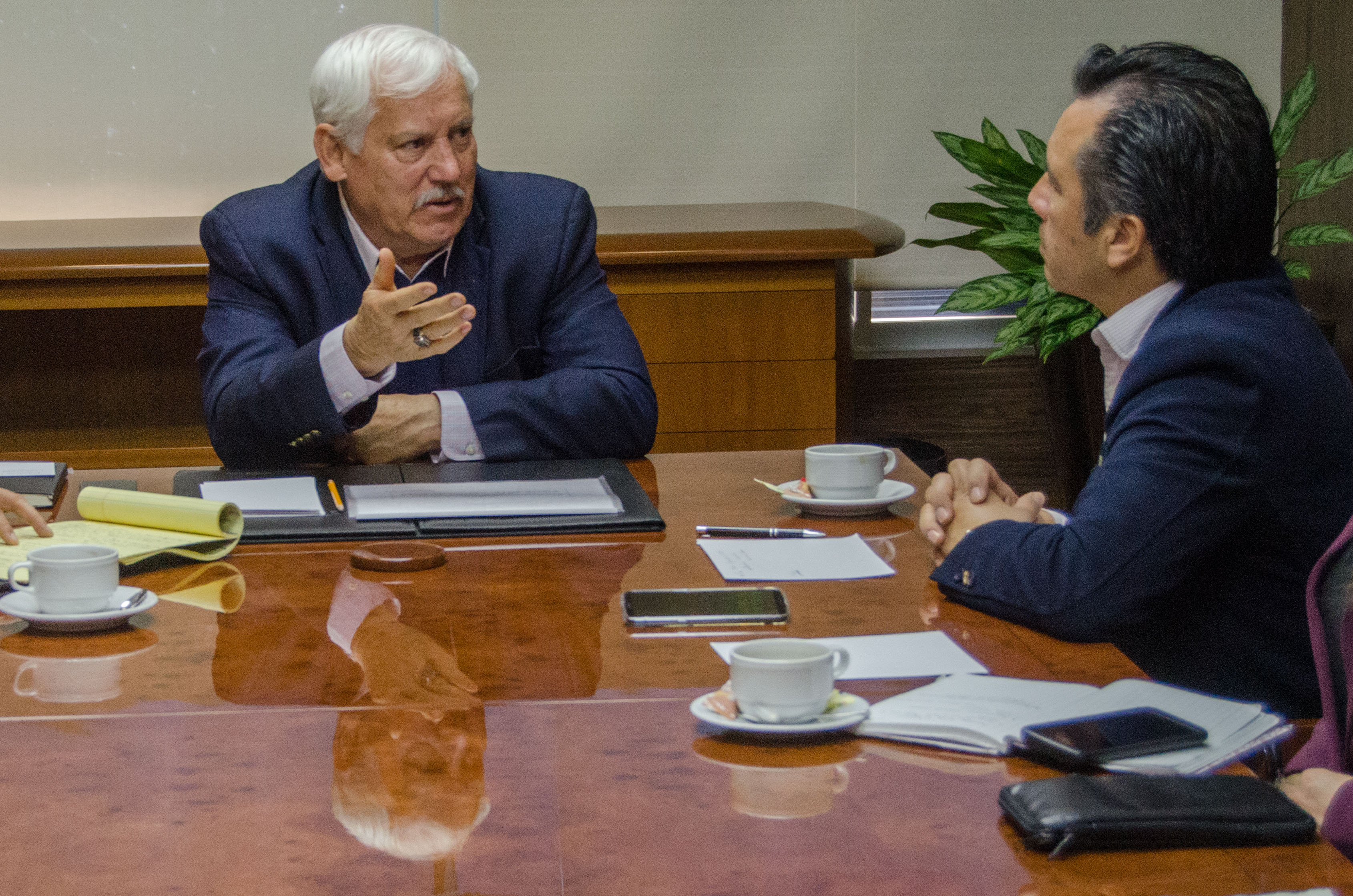 Se reúne titular de la SADER, Víctor Villalobos, con el gobernador de Veracruz, Cuitláhuac García