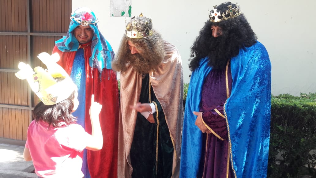 Los Reyes Magos platicaron con residentes de casas hogar del SNDIF.