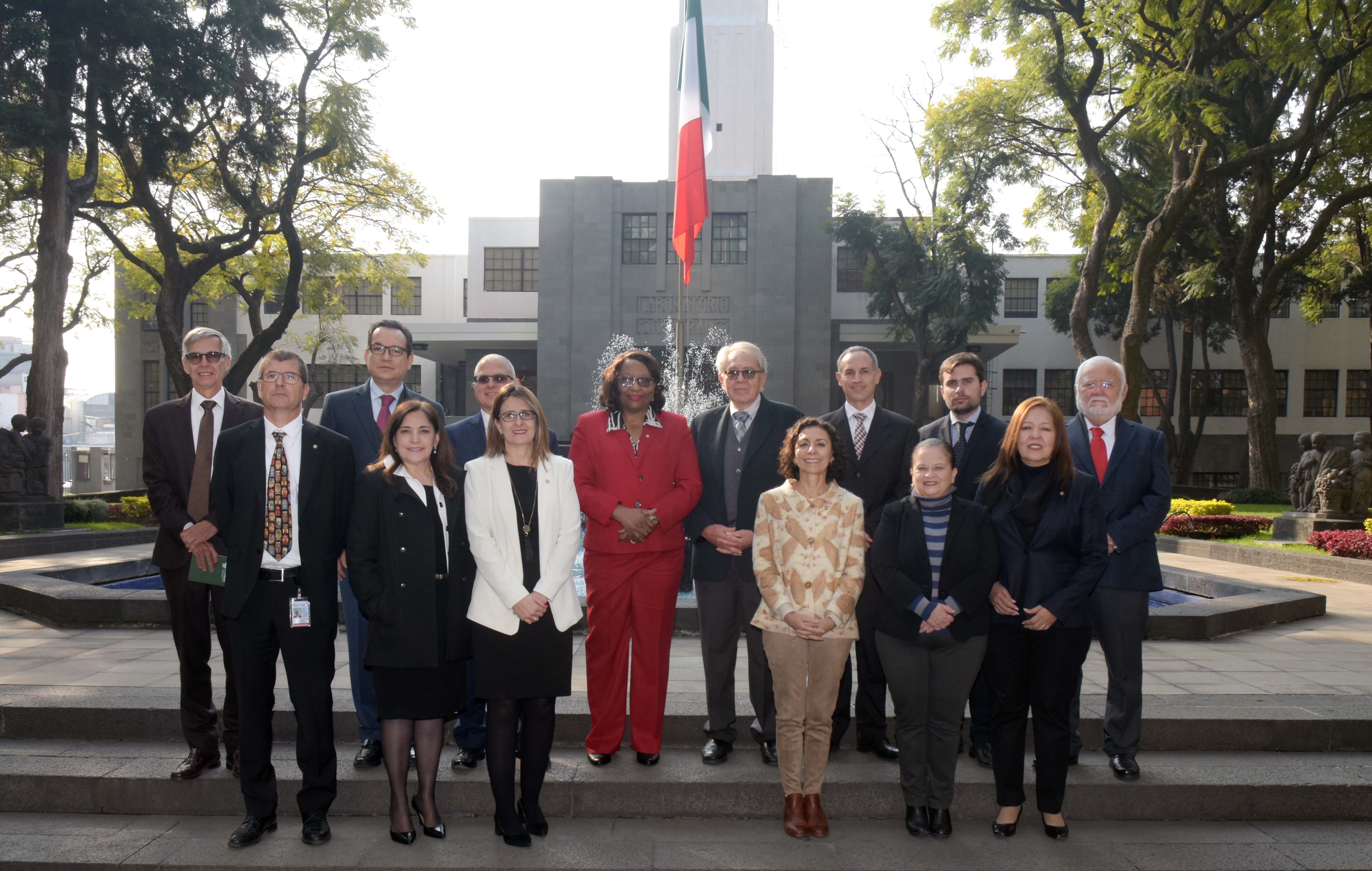 El titular de Salud de México, Jorge Alcocer Varela, y la Directora de la OPS/OMS para las Américas, Carissa F. Etienne