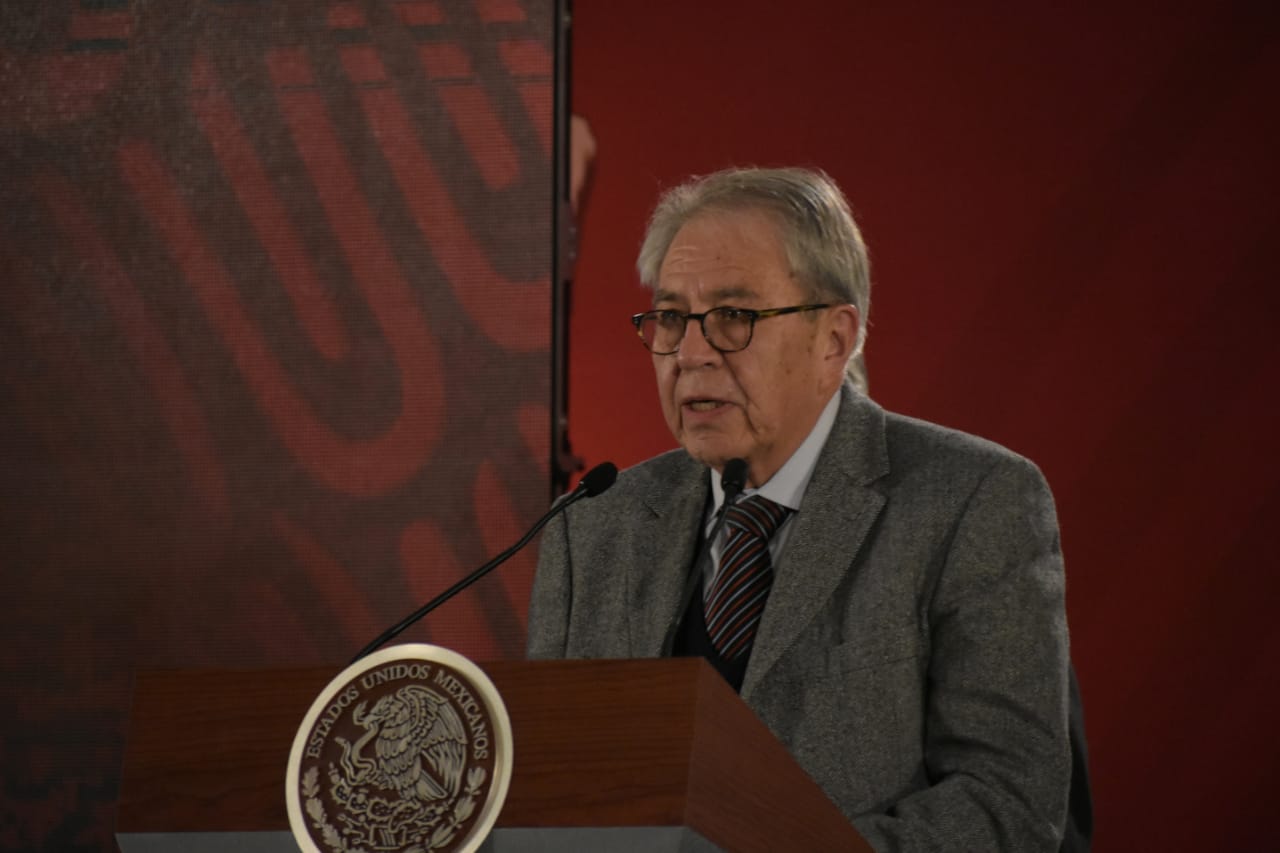 Doctor Jorge Alcocer Varela en conferencia de prensa