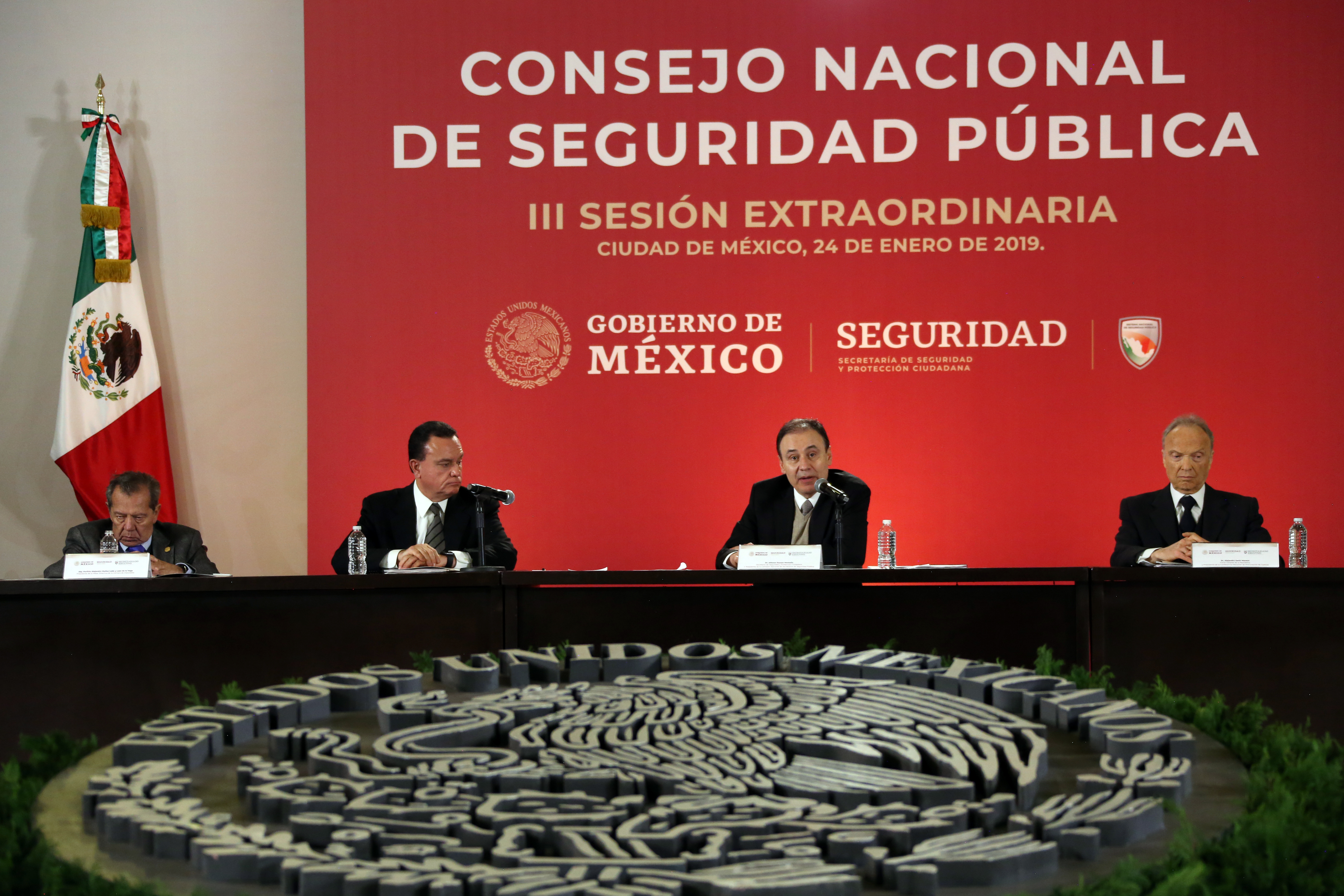 El secretario Durazo Montaño, subrayó que el objetivo del Consejo es hacer que las instituciones del Sistema de Seguridad operen como partes de un todo, para combatir eficazmente la delincuencia y garantizar la paz pública de las y los mexicanos.