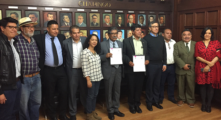 DESTACADA Foto grupal de los presentes en la firma de un Convenio de Colaboración entre el Registro Agrario Nacional (RAN) y la Universidad Autónoma de Chapingo (UACH). 