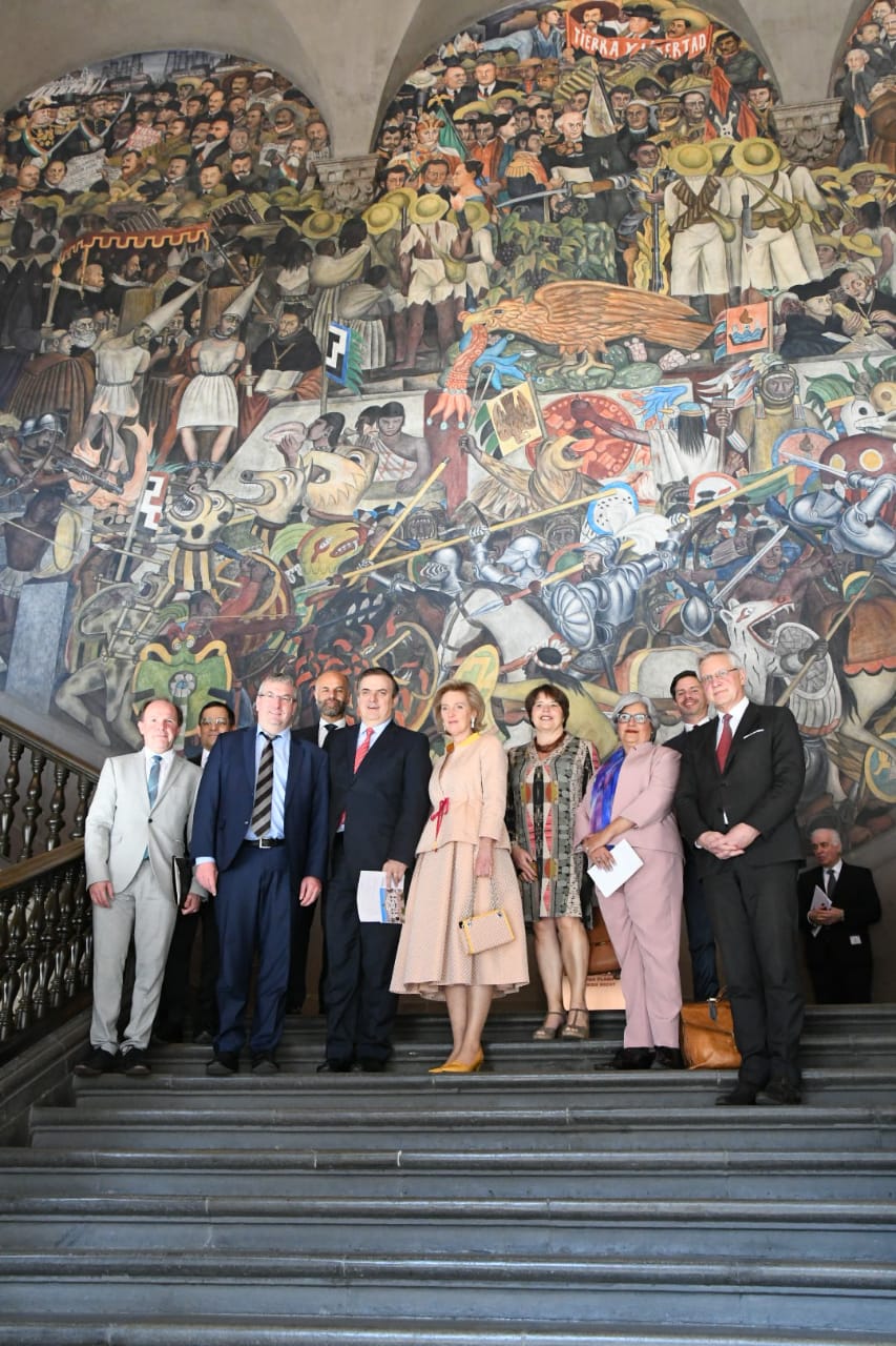 Canciller Marcelo Ebrard con la delegación de Bélgica encabezada por la princesa Astrid
