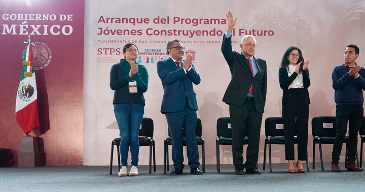 Andrés Manuel López Obrador, Presidente Constitucional de los Estados Unidos Mexicanos, Luisa María Alcalde Luján, Secretaria del Trabajo y Previsión Social y otros funcionarios públicos