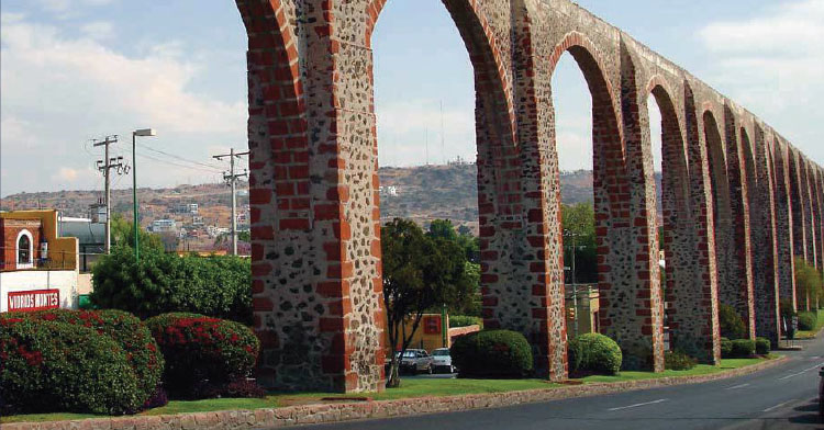 Arcos de la entrada del Estado de Querétaro.