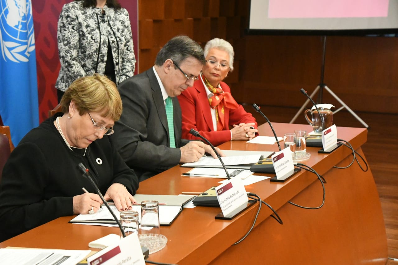 Michelle Bachelet y Marcelo Ebrard firman Acuerdo para brindar asesoría y asistencia a la Comisión para la Verdad del caso Ayotzinapa