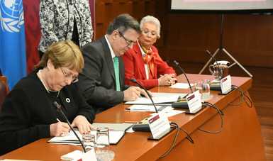 Michelle Bachelet and Marcelo Ebrard sign assistance agreement for Ayotzinapa commission