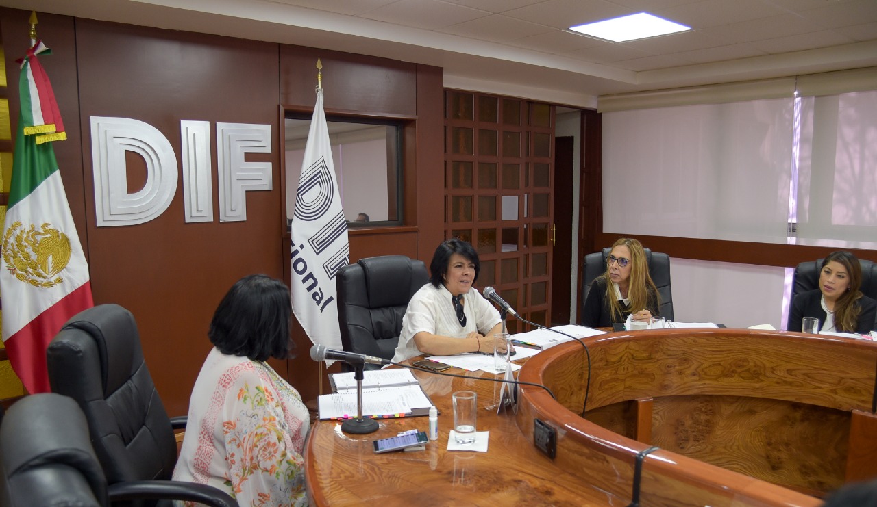 La titular del #SNDIF, Rocío García Pérez, encabezó la Segunda Sesión Ordinaria de 2019, del Comité Técnico de Adopción.
