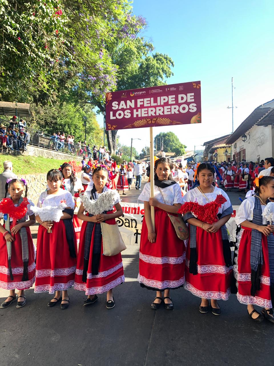 Inauguración del Tianguis Artesanal de Domingo de Ramos 2019, en Uruapan, Michoacán. 